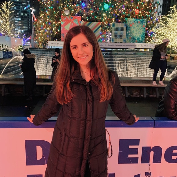 Meet your posher, Olivia - Picture 1 of 1